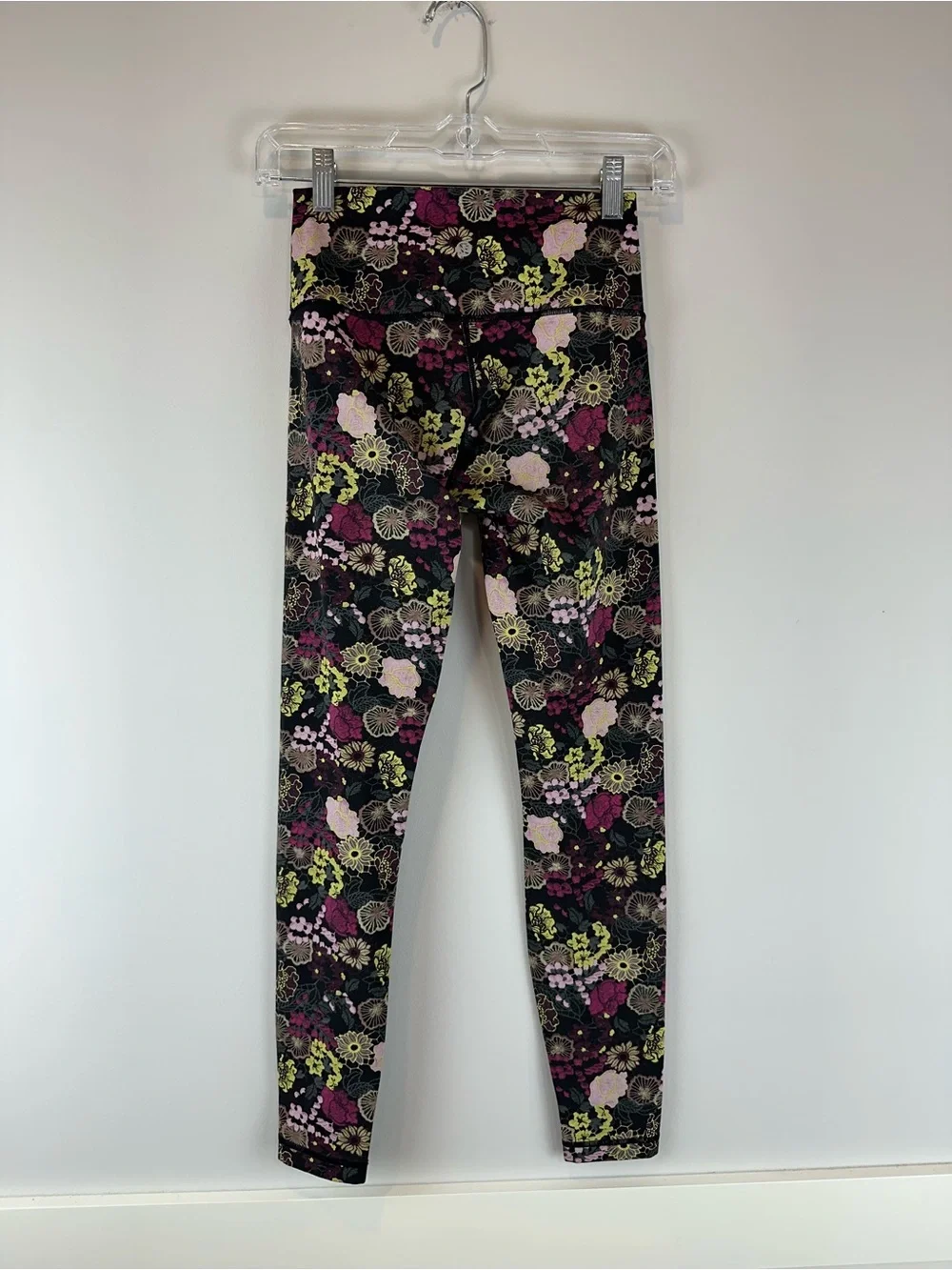 Lululemon Black Floral Fluorolace Winter Under Athletic Athleisure Tights Size 4